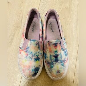 Girls Cat & Jack tie dye slip on shoes size 4